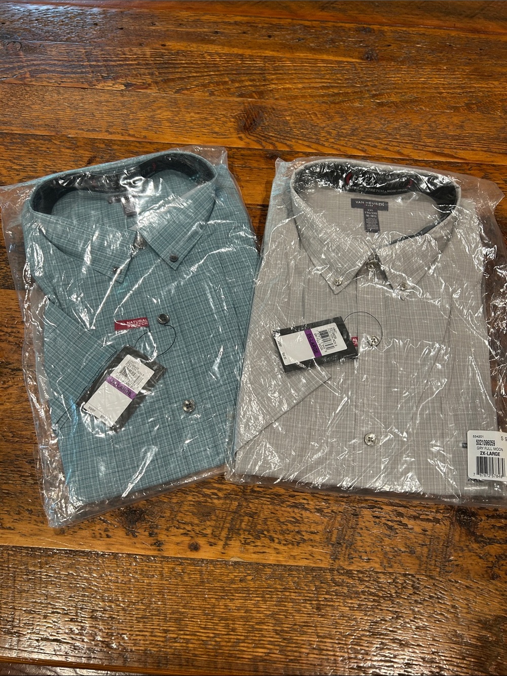 Van Heusen Men’s Short-Sleeve Dress Shirt - Teal and Light Gray. NWT